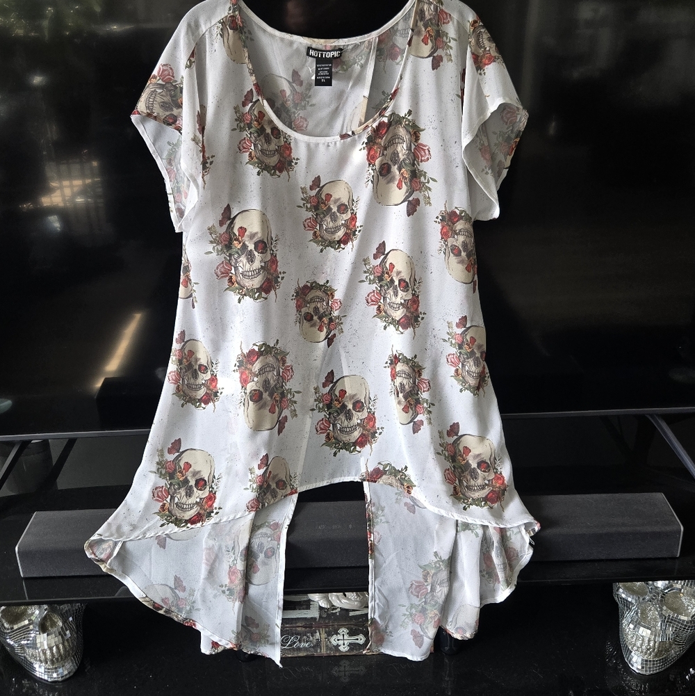 Hot Topic White Skull & Rose High-Low Tunic
